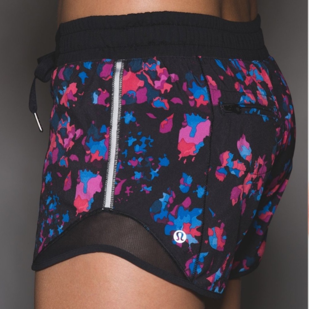 Lululemon Hotty Hot Short Dandy Digie Multi / Black - Picture 7 of 9